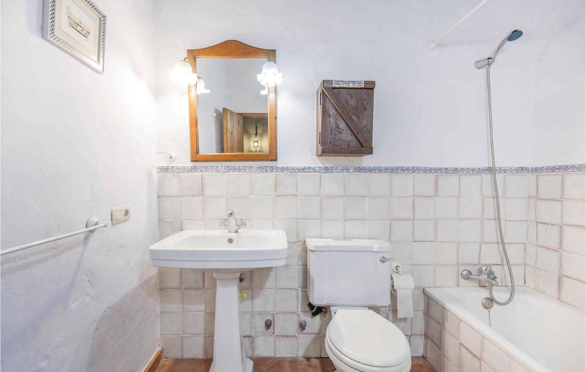 Cozy Home In Zahara De La Sierra With Kitchen Esterno foto