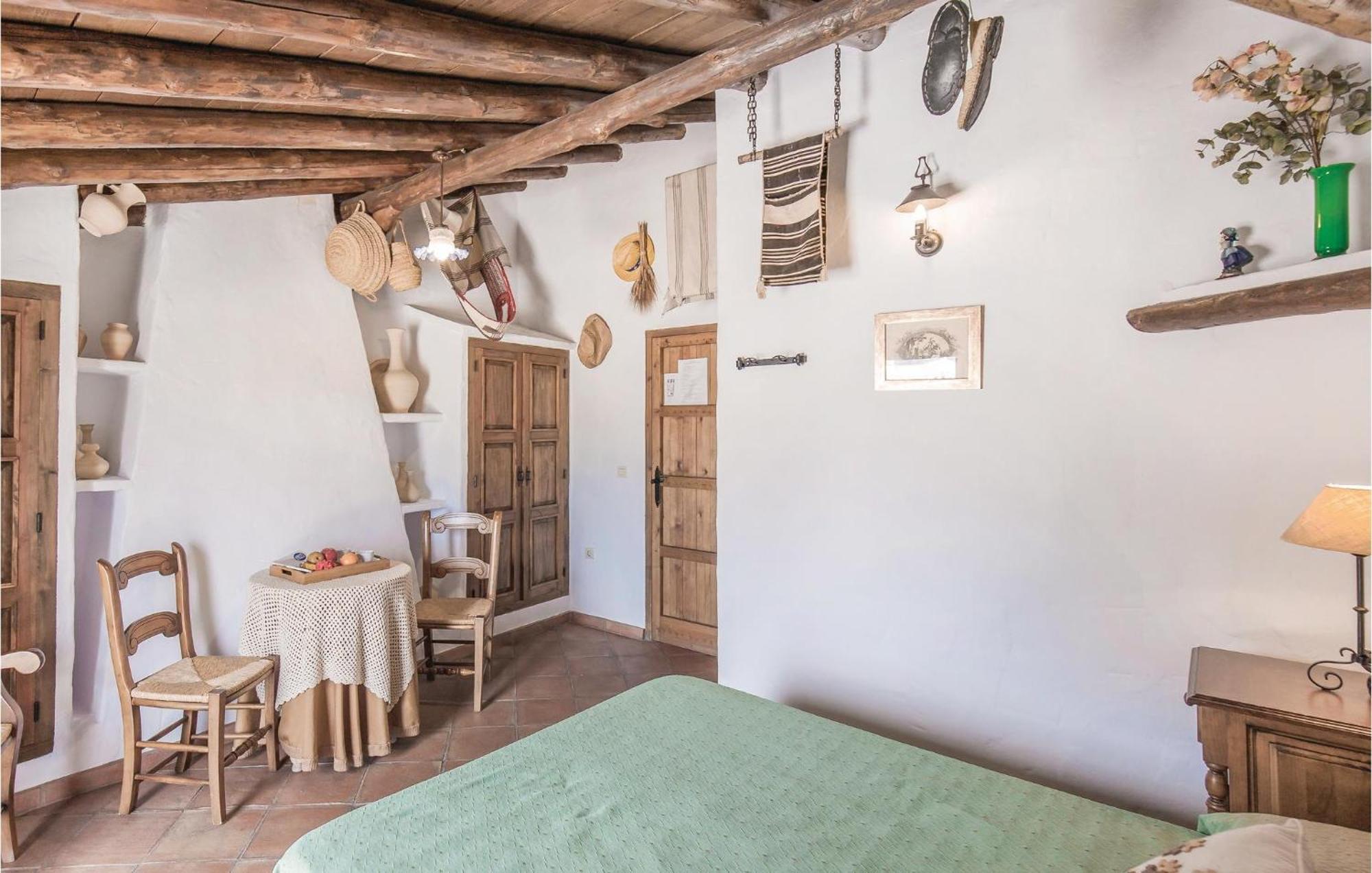 Cozy Home In Zahara De La Sierra With Kitchen Esterno foto