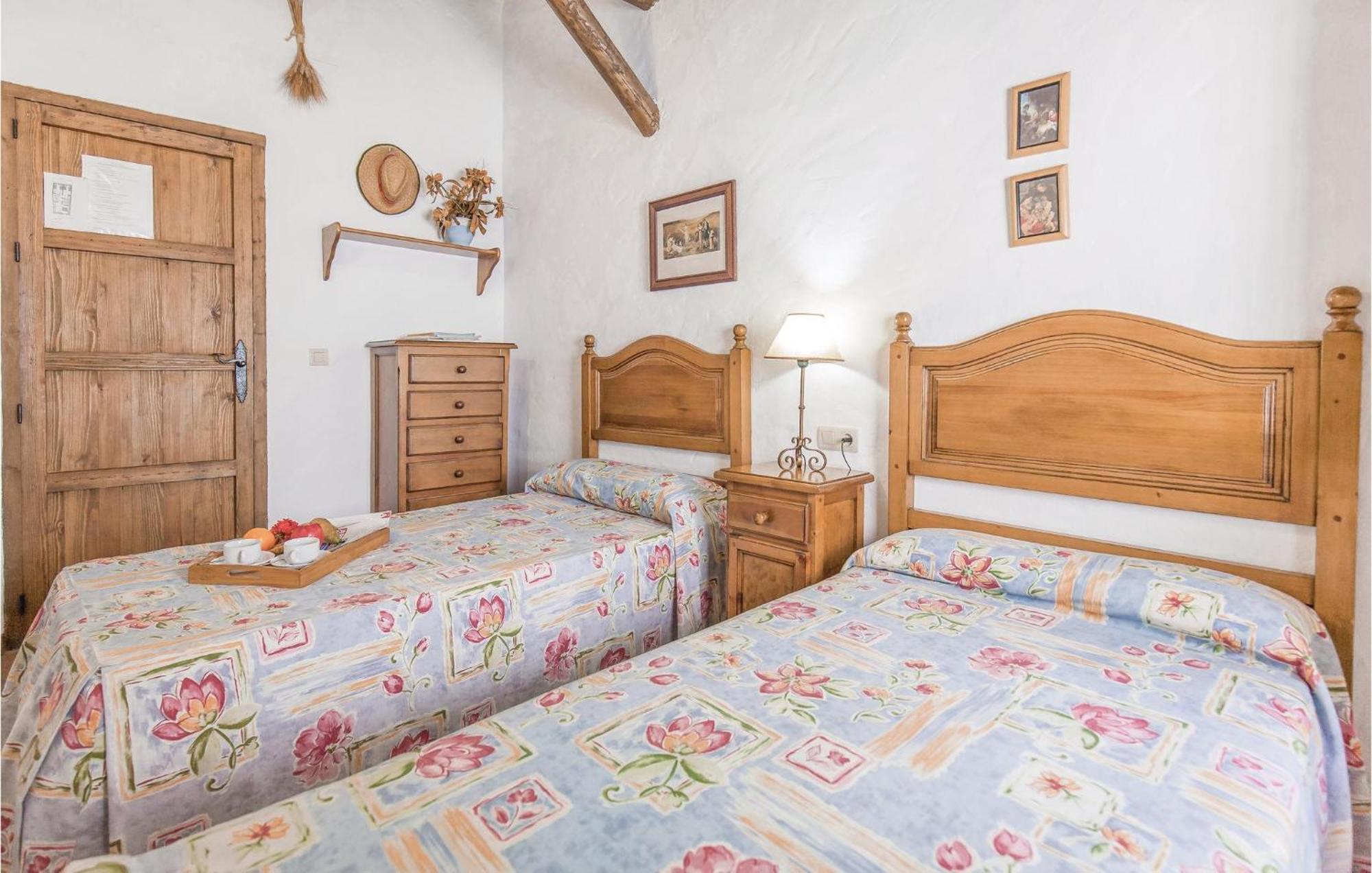 Cozy Home In Zahara De La Sierra With Kitchen Esterno foto
