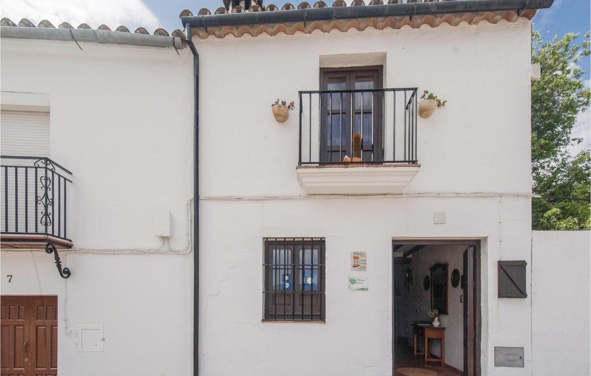 Cozy Home In Zahara De La Sierra With Kitchen Esterno foto