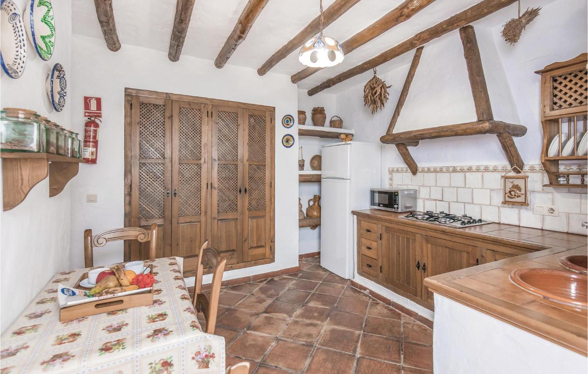 Cozy Home In Zahara De La Sierra With Kitchen Esterno foto