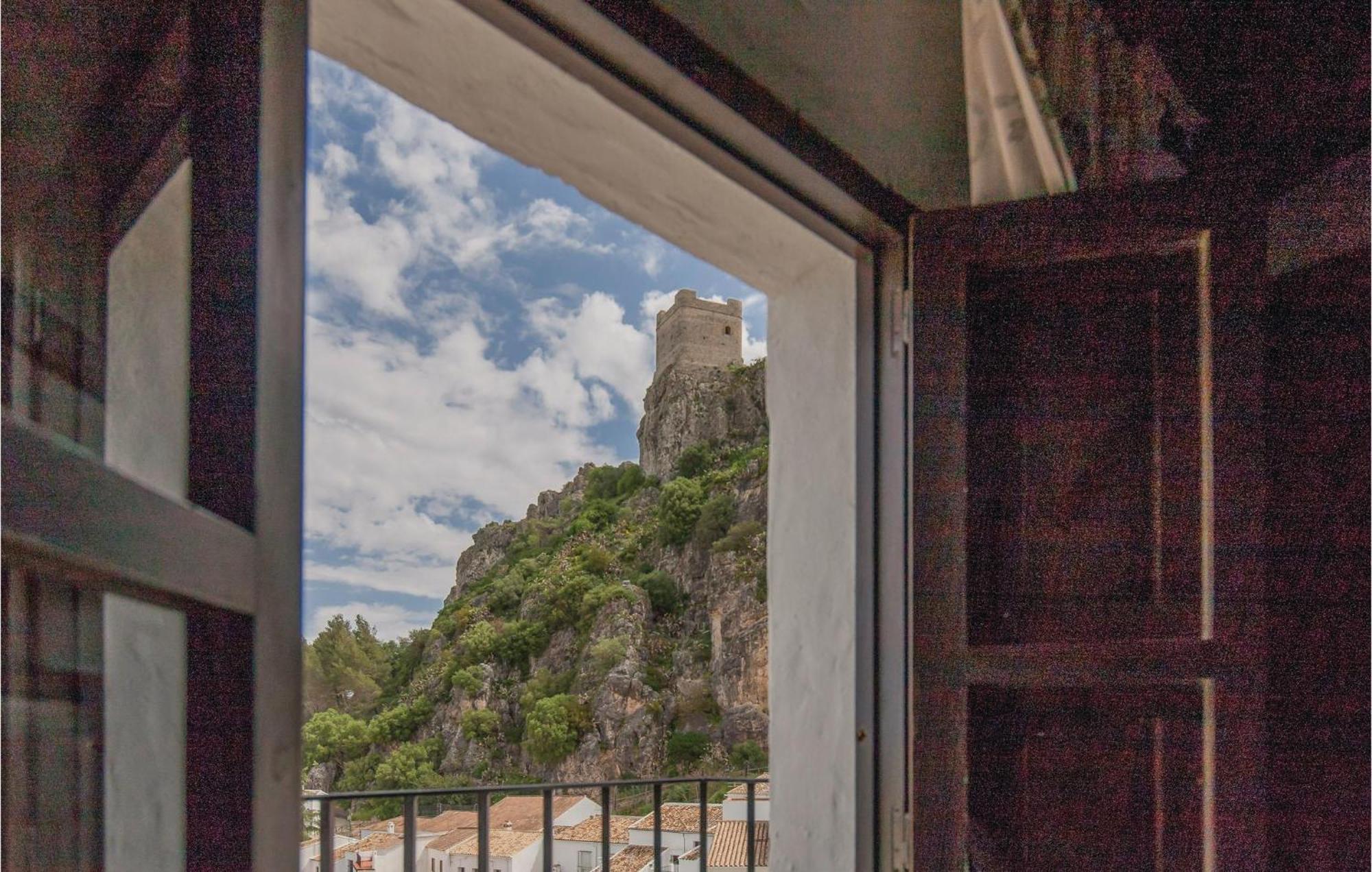 Cozy Home In Zahara De La Sierra With Kitchen Esterno foto