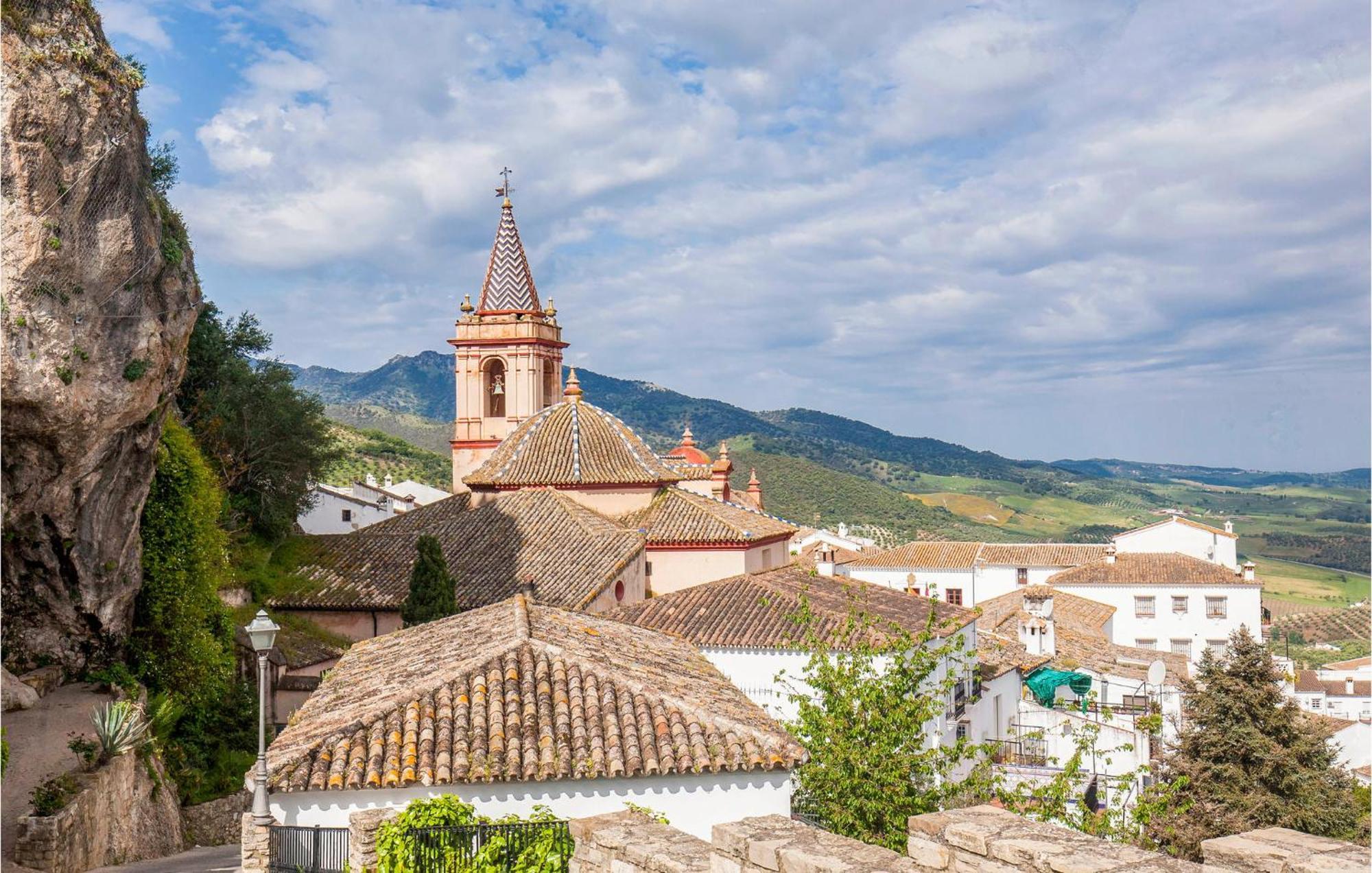 Cozy Home In Zahara De La Sierra With Kitchen Esterno foto